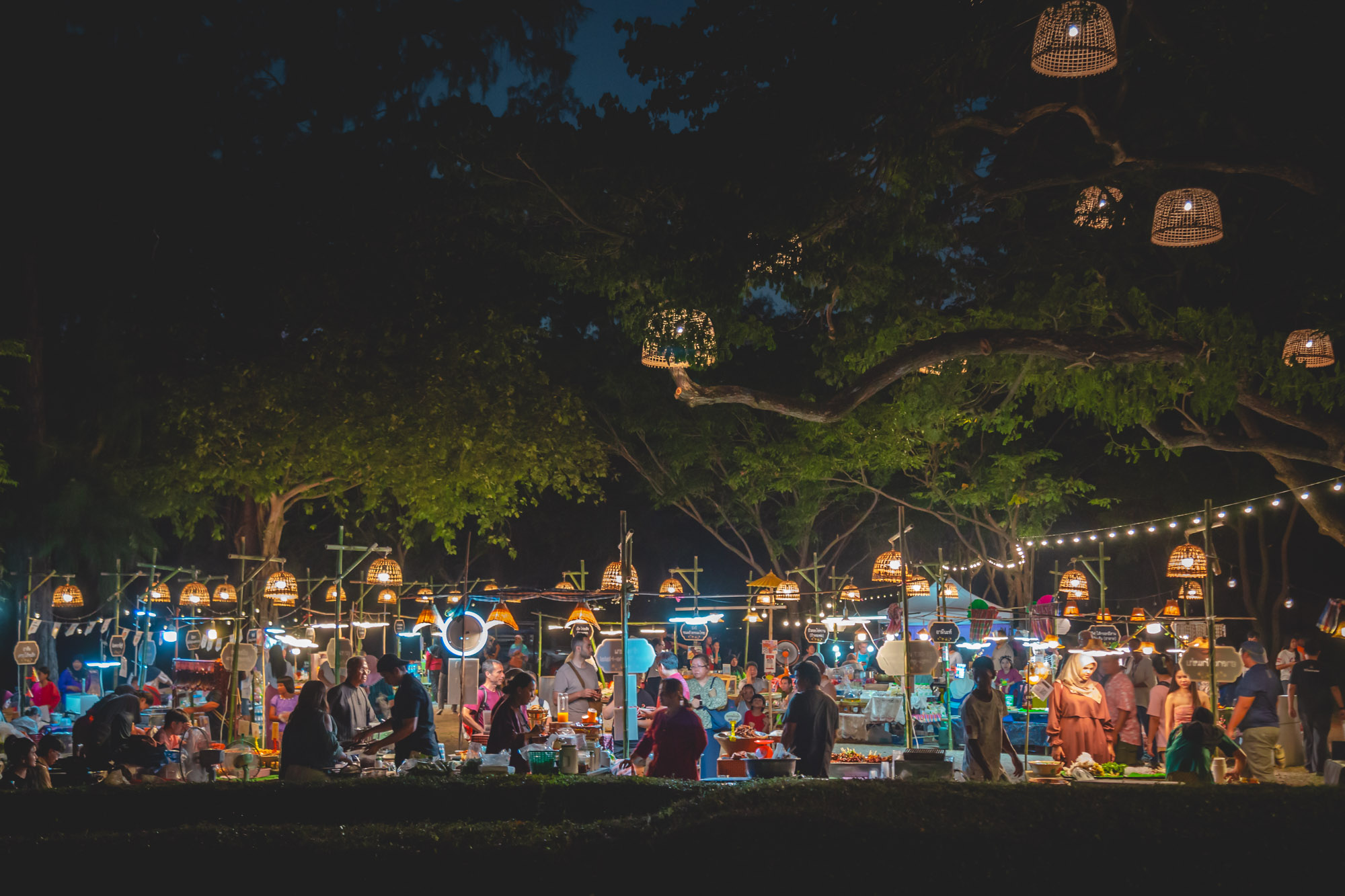 Night Market Wat Mahathat